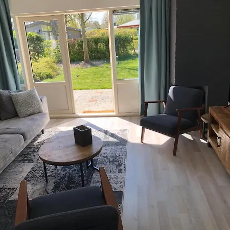 Casa de Férias Bungalow Aan Het Ijsselmeer